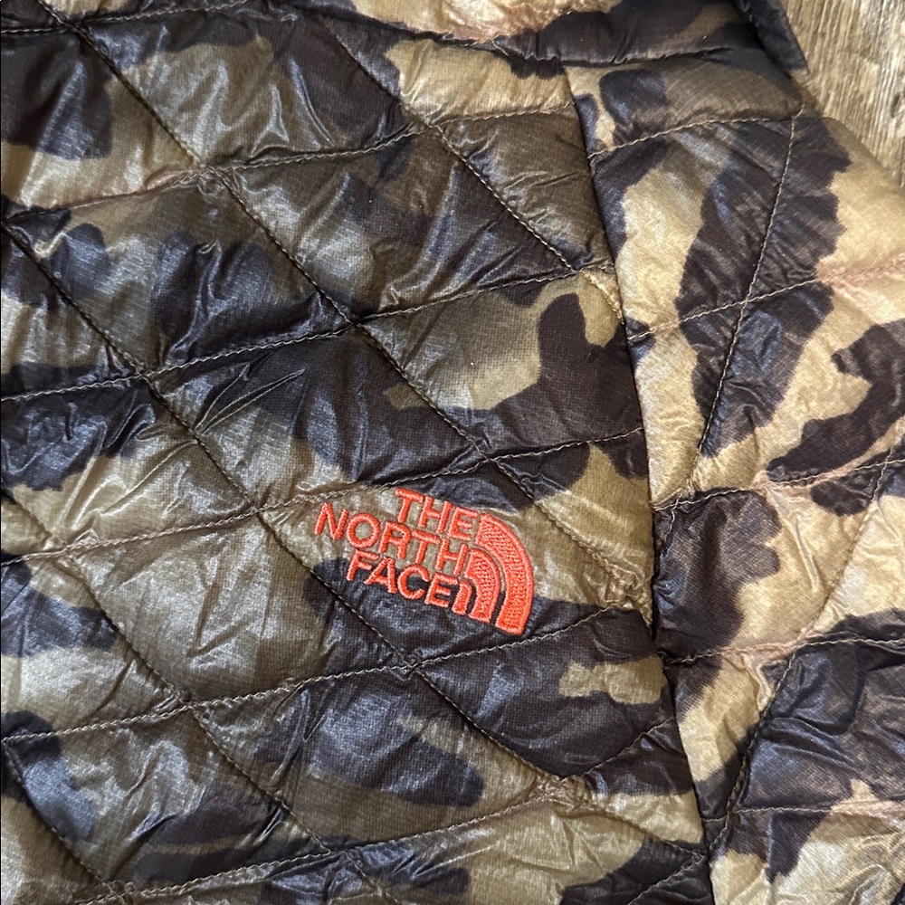 The North Face Thermoball Women's Camo Orange Puffer Jacket Small Full Zip EUC - Picture 6 of 9